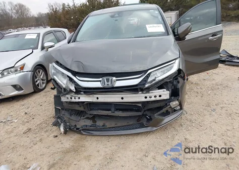 2018 Honda Odyssey Touring z USA, uszkodzony, nr VIN 5FNRL6H81JB043504